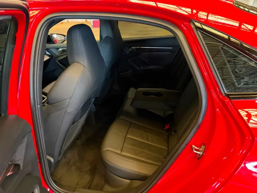Audi A3 Sed. Perform. Black 2.0 TFSI S-tronic 2023 — foto 3