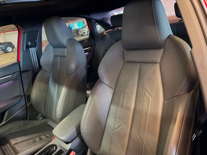 Audi A3 Sed. Perform. Black 2.0 TFSI S-tronic 2023 — foto 4